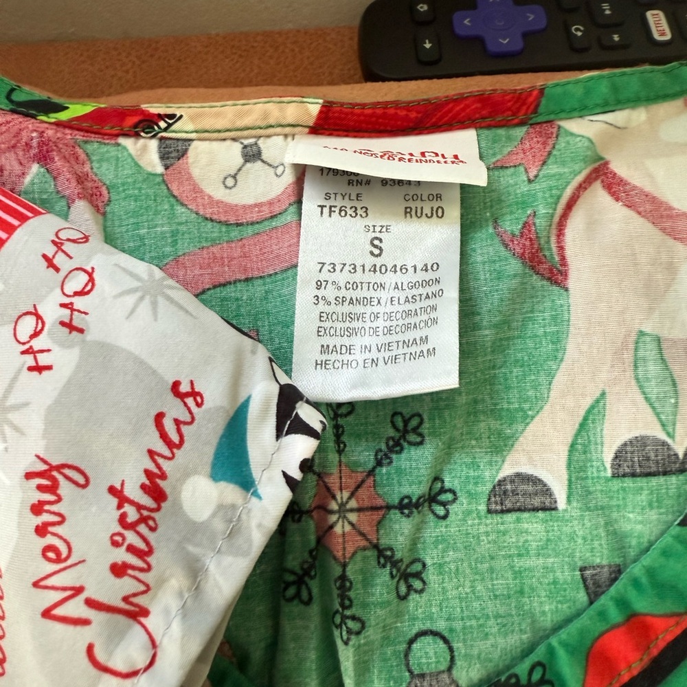 2 Christmas style Scrub tops - Picture 2 of 4